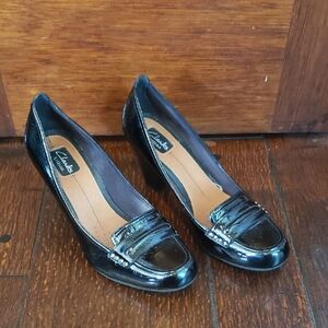 Clarks Artisan Black Patent Leather Heeled Loafers Size 10